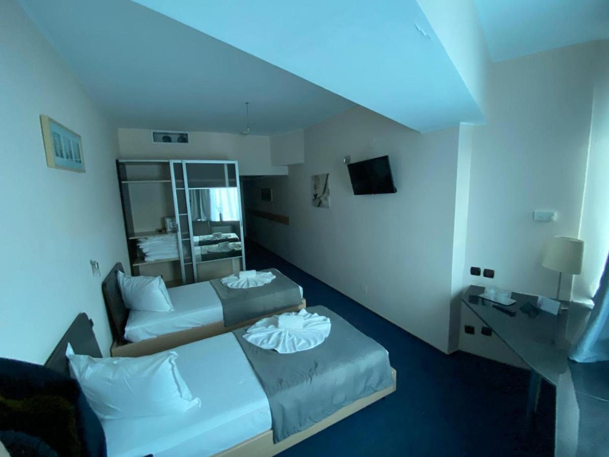 Hotel Mojo Boekarest Buitenkant foto